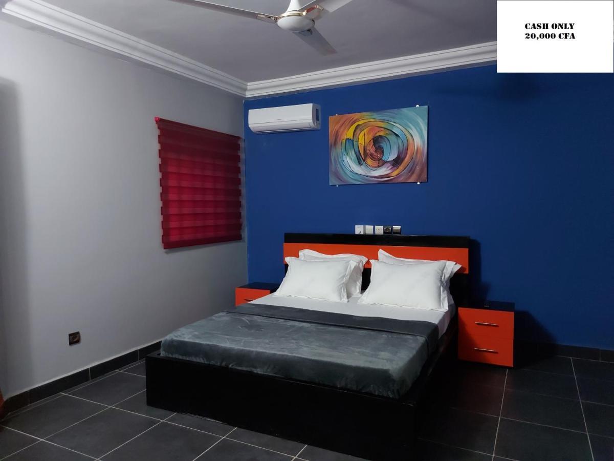 Royal Blue Guest House & Bar Lomé Kültér fotó