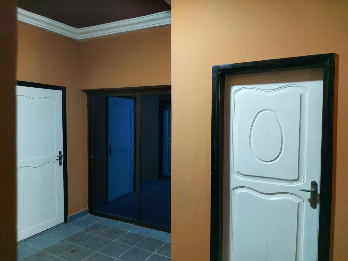Royal Blue Guest House & Bar Lomé Kültér fotó