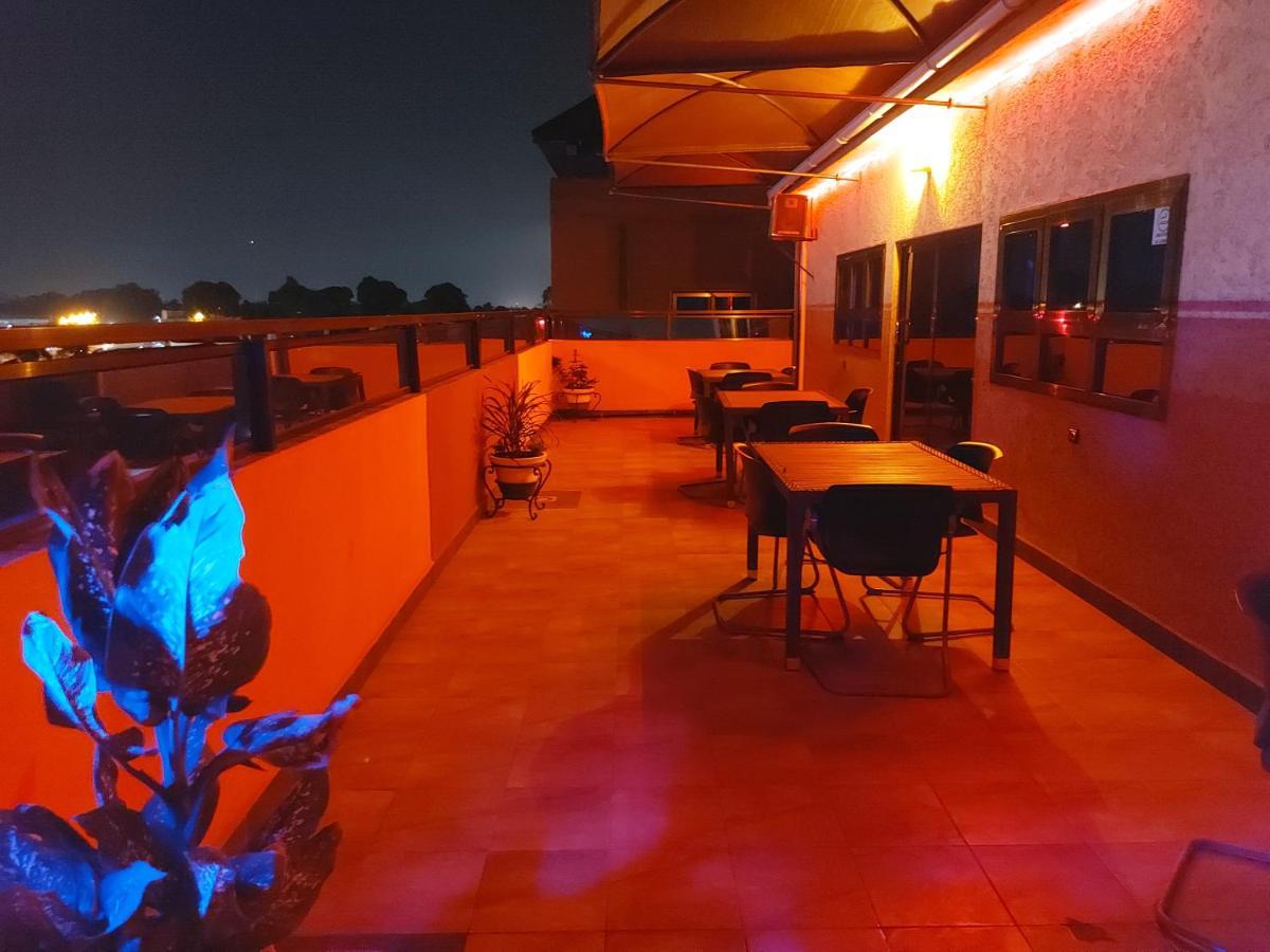 Royal Blue Guest House & Bar Lomé Kültér fotó