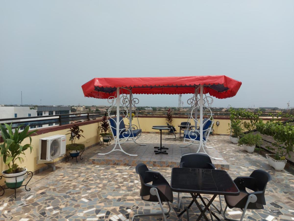 Royal Blue Guest House & Bar Lomé Kültér fotó