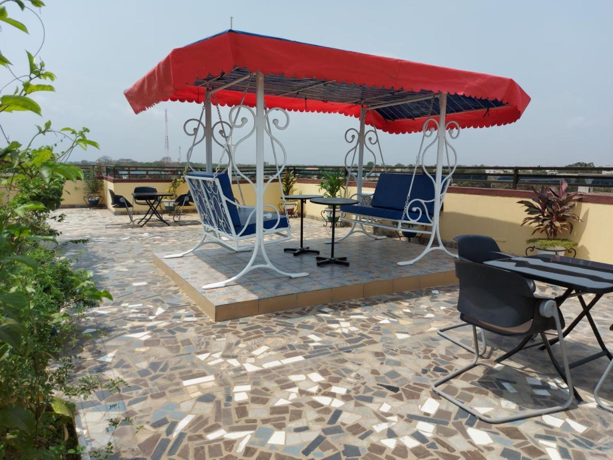 Royal Blue Guest House & Bar Lomé Kültér fotó