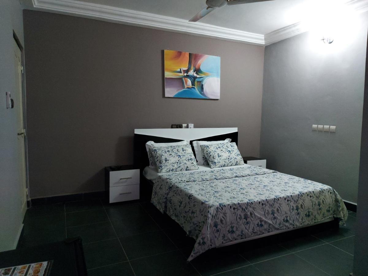 Royal Blue Guest House & Bar Lomé Kültér fotó