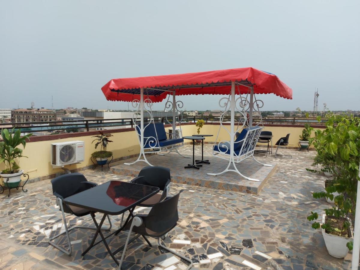 Royal Blue Guest House & Bar Lomé Kültér fotó
