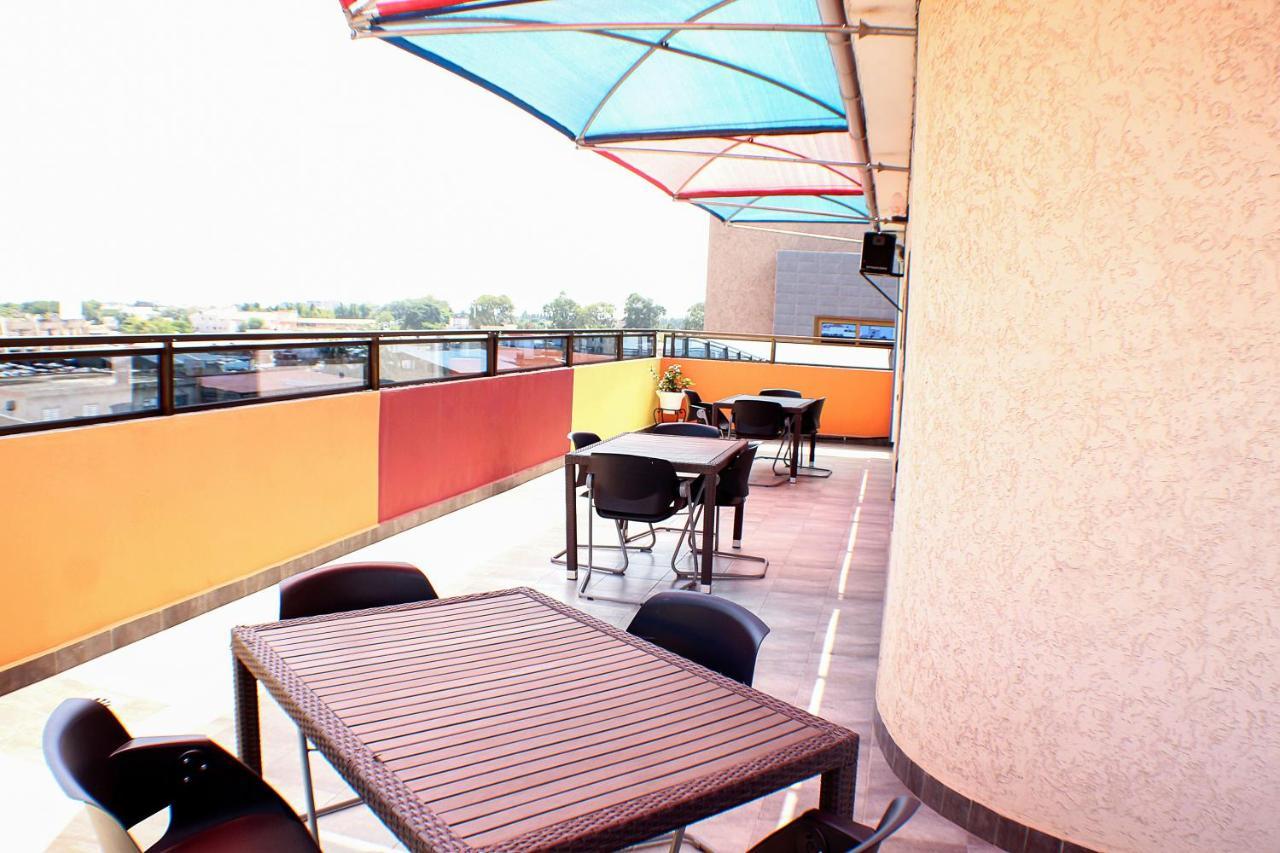 Royal Blue Guest House & Bar Lomé Kültér fotó