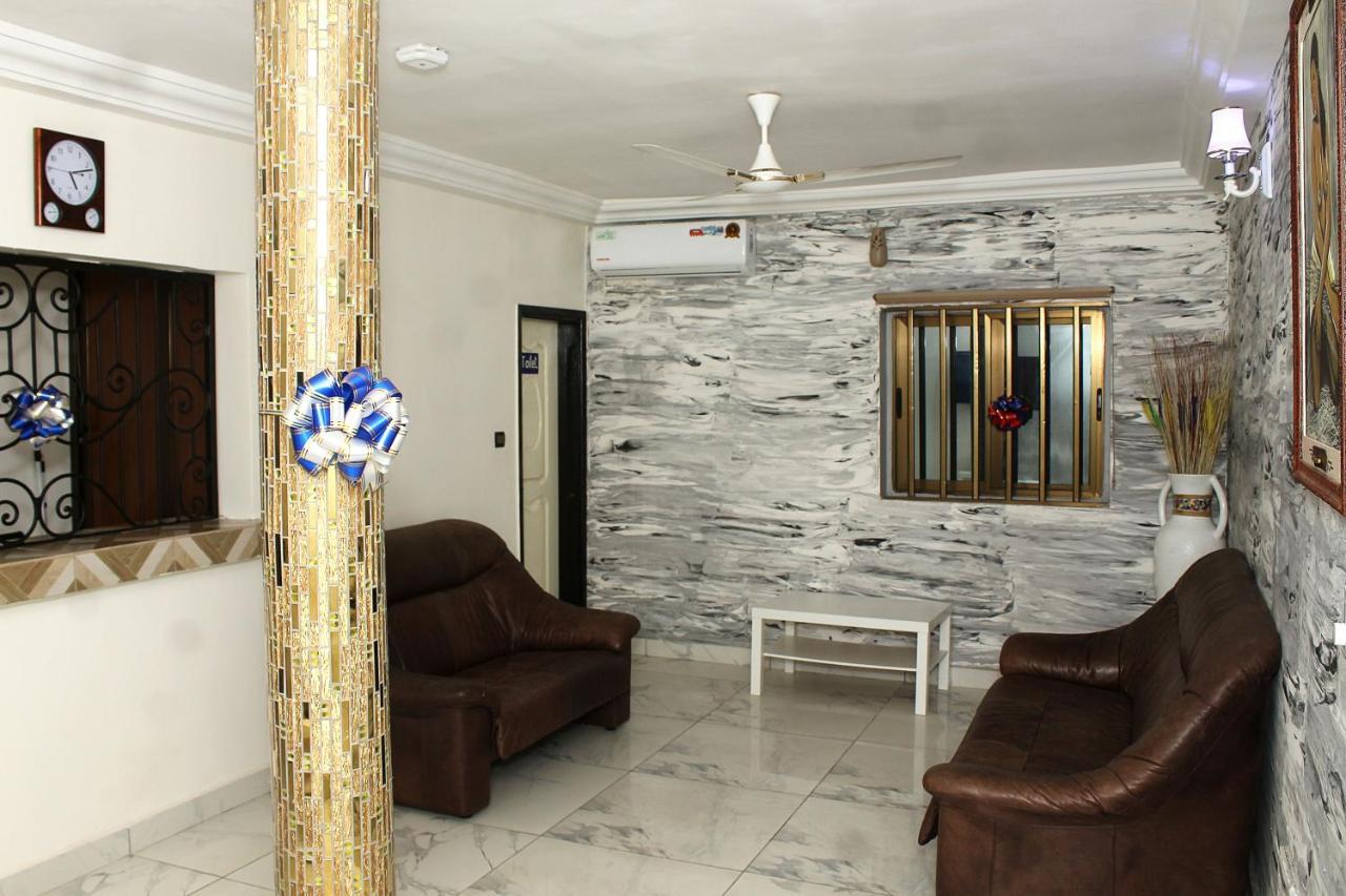 Royal Blue Guest House & Bar Lomé Kültér fotó