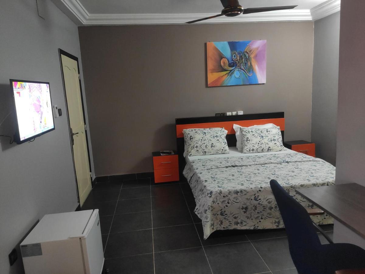 Royal Blue Guest House & Bar Lomé Kültér fotó