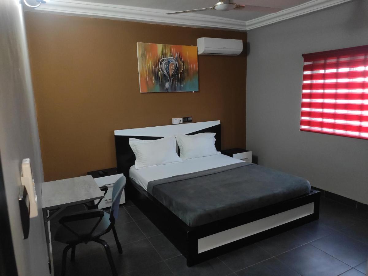 Royal Blue Guest House & Bar Lomé Kültér fotó