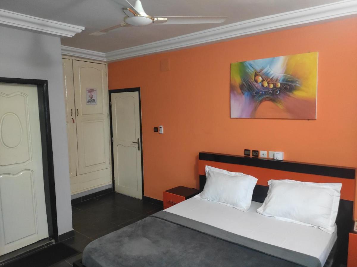 Royal Blue Guest House & Bar Lomé Kültér fotó